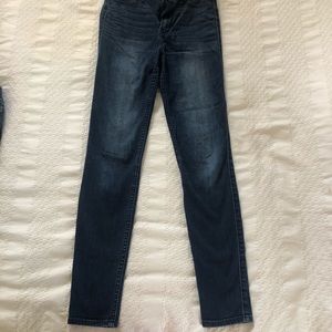 Hollister Dark Wash Jean/Leggings!